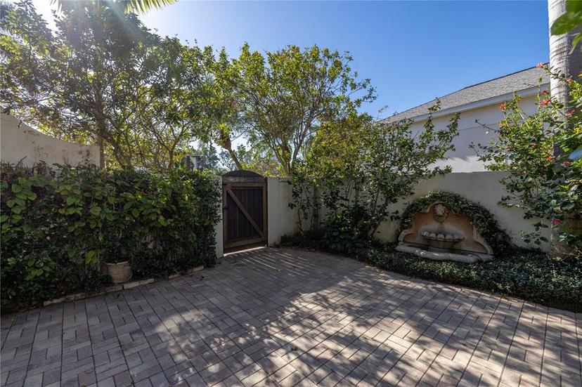 Picture of 158 Ramon Way Ne, St Petersburg FL 33704