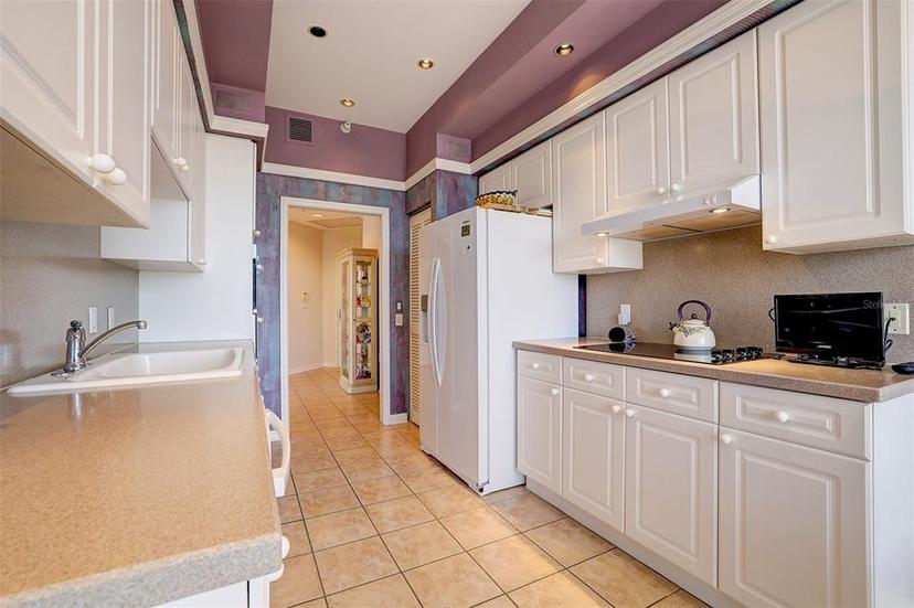 Picture of 1800 Benjamin Franklin Drive Unit Aph02, Sarasota FL 34236