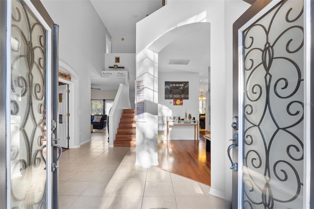 Picture of 18127 Sandy Pointe Drive, Tampa, FL 33647