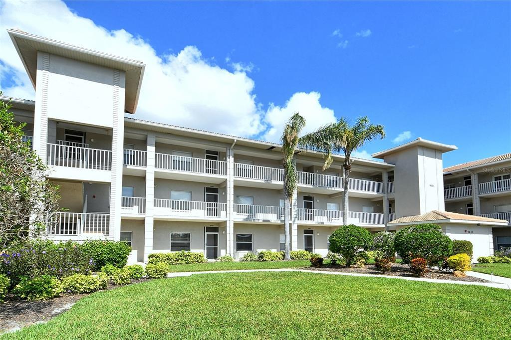 Picture of 9620 Club South Circle Unit 5106, Sarasota, FL 34238