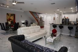 Picture of 10405 Saint Tropez Place Unit 10405, Tampa, FL 33615