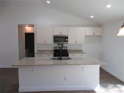 Picture of 13024 NE 6 Place, Silver Springs, FL 34488
