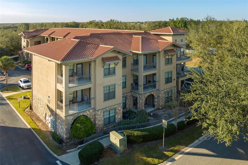 Picture of 902 Charo Parkway Unit 636, Davenport FL 33897