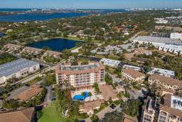 Picture of 5591 Cannes Circle Unit 501, Sarasota, FL 34231