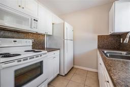 Picture of 3206 W Azeele Street Unit 100, Tampa, FL 33609