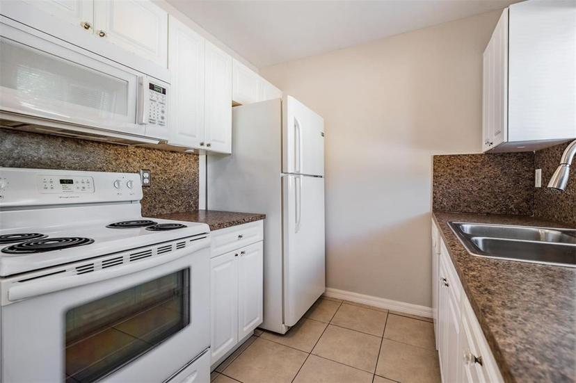 Picture of 3206 W Azeele Street Unit 100, Tampa FL 33609
