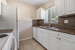 Picture of 3206 W Azeele Street Unit 100, Tampa, FL 33609