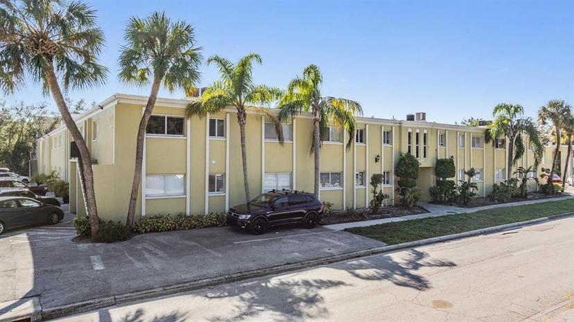 Picture of 3206 W Azeele Street Unit 100, Tampa FL 33609