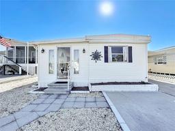 Picture of 162 S Saint Thomas Circle, Apollo Beach, FL 33572