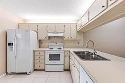 Picture of 9275 Lake Park Drive Unit 204, Fort Myers, FL 33919