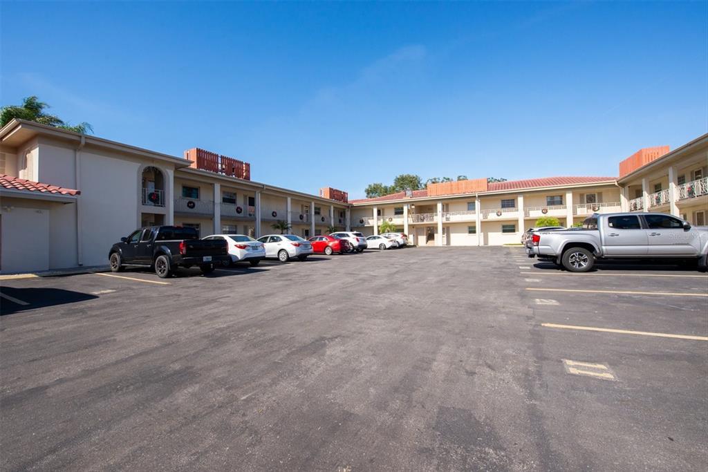 Picture of 19029 Us Highway 19 N Unit 5-4, Clearwater, FL 33764