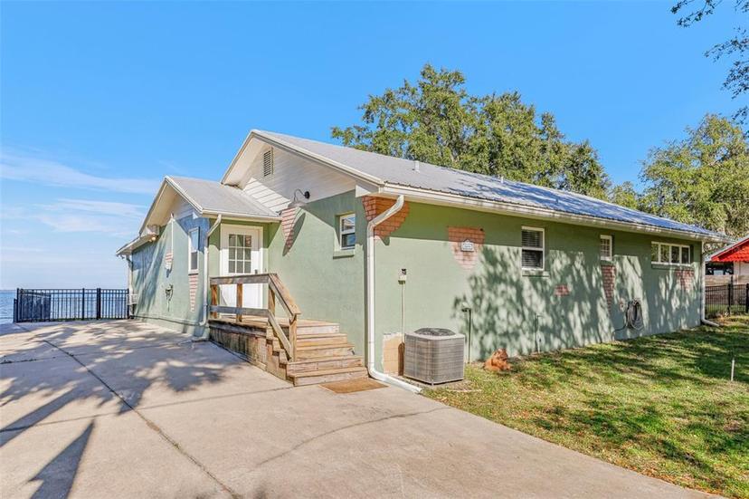 Picture of 3420 Lake Harney Circle, Geneva FL 32732