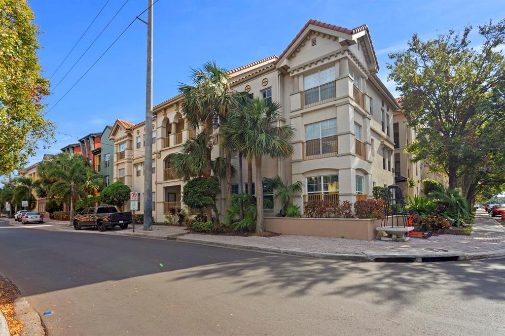 Picture of 2440 W Horatio Street Unit 1030, Tampa, FL 33609