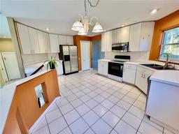 Picture of 3619 Springville Dr, Valrico, FL 33596