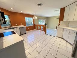 Picture of 3619 Springville Dr, Valrico, FL 33596