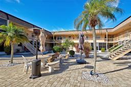 Picture of 537 Manatee Court Unit 204, Venice, FL 34285