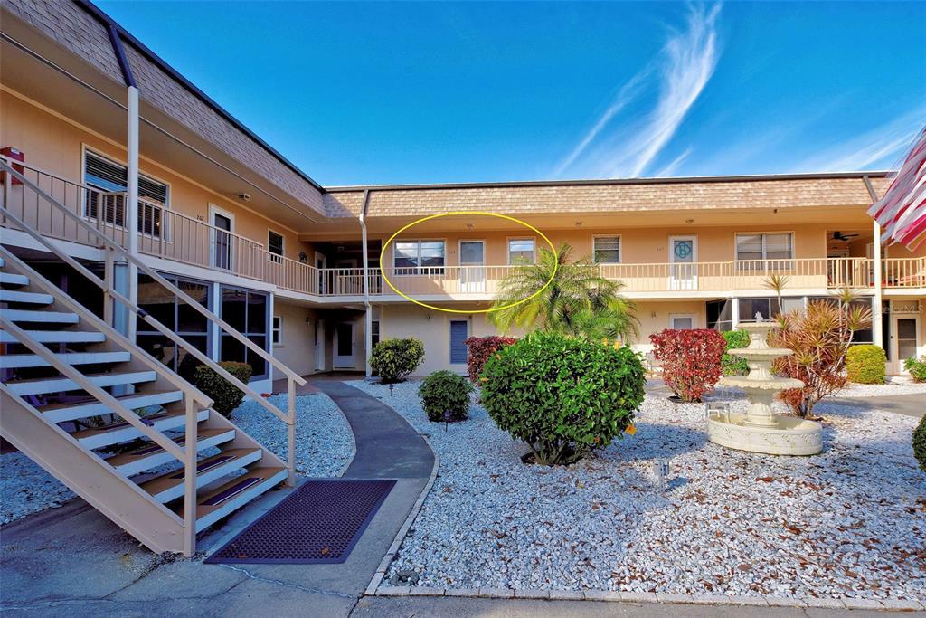 Picture of 537 Manatee Court Unit 204, Venice, FL 34285