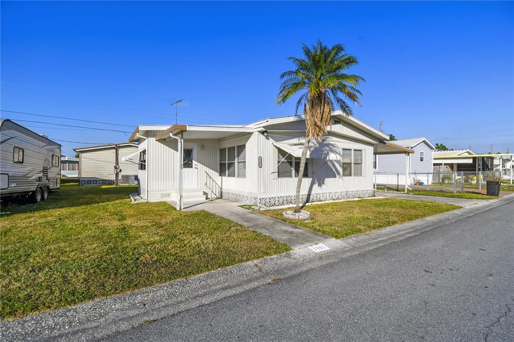 Picture of 1111 49Th Avenue Drive W, Bradenton, FL 34207