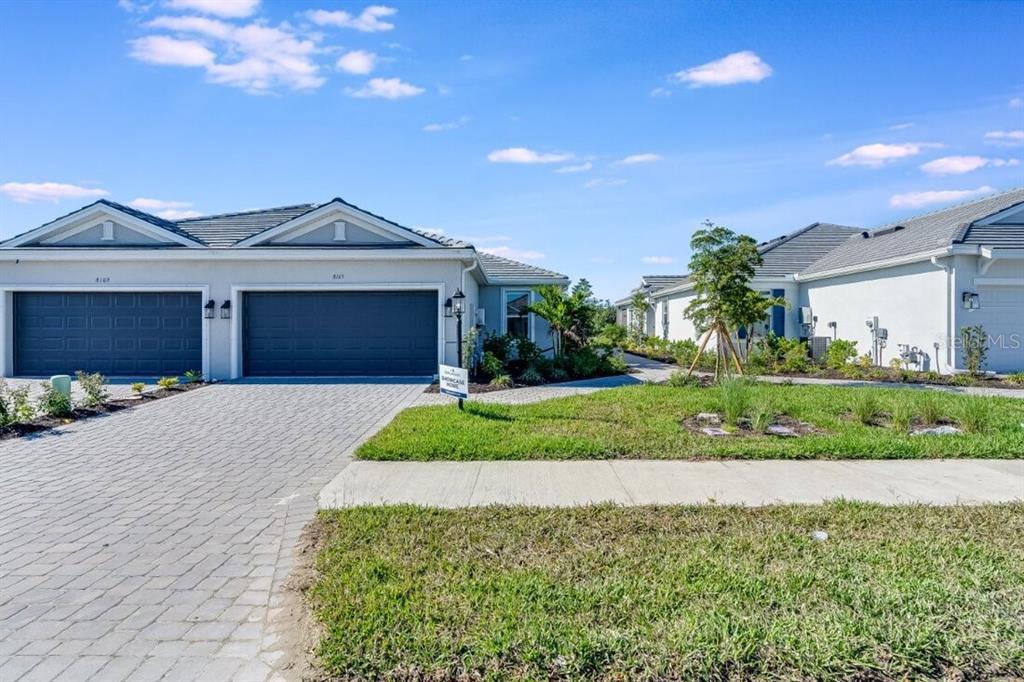 Picture of 8105 Moonbeam Avenue, Sarasota, FL 34241