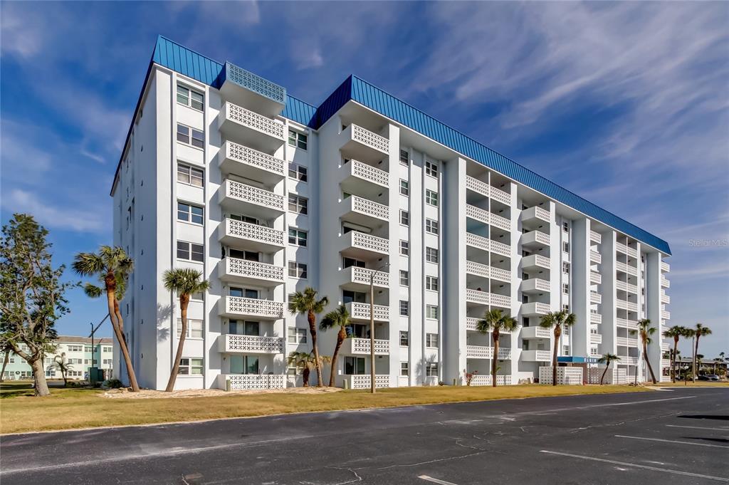 Picture of 7 Elgin Place Unit 607, Dunedin, FL 34698