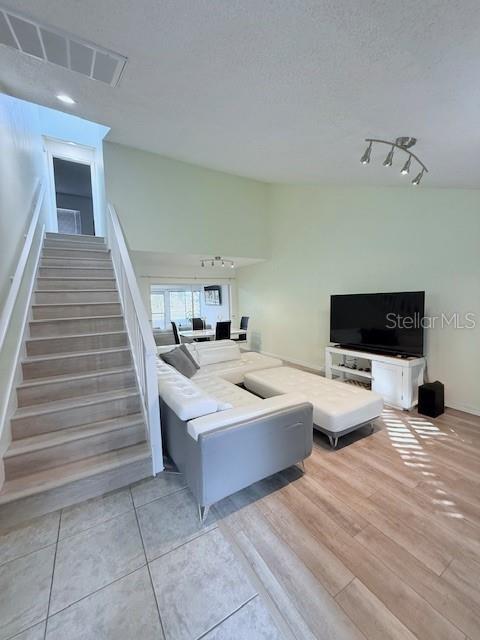 Picture of 940 Fenton Lane Unit 6, Lakeland FL 33809