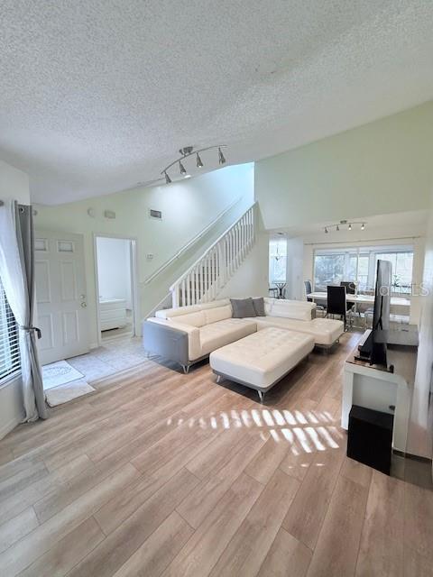 Picture of 940 Fenton Lane Unit 6, Lakeland FL 33809