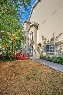 Picture of 609 S Glen Avenue Unit B, Tampa, FL 33609