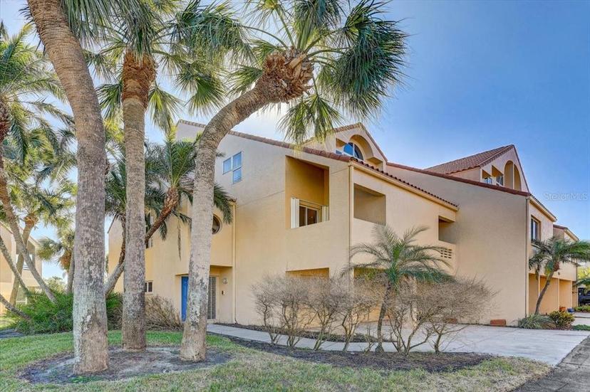 Picture of 1630 Royal Palm Drive S Unit A, St Petersburg FL 33707