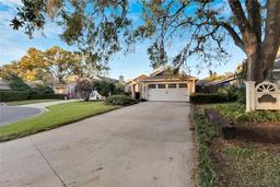 Picture of 1446 Walden Oaks Place, Plant City, FL 33563