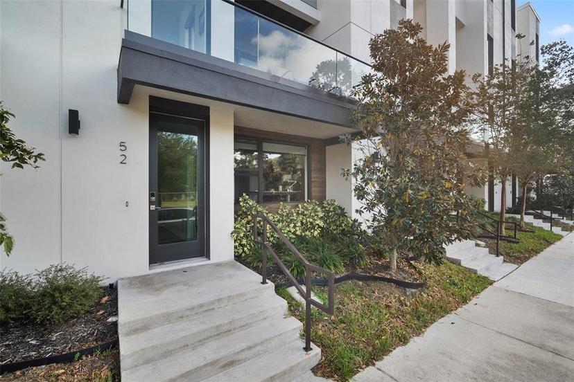 Picture of 52 Audubon Place Unit 52, Sarasota FL 34237