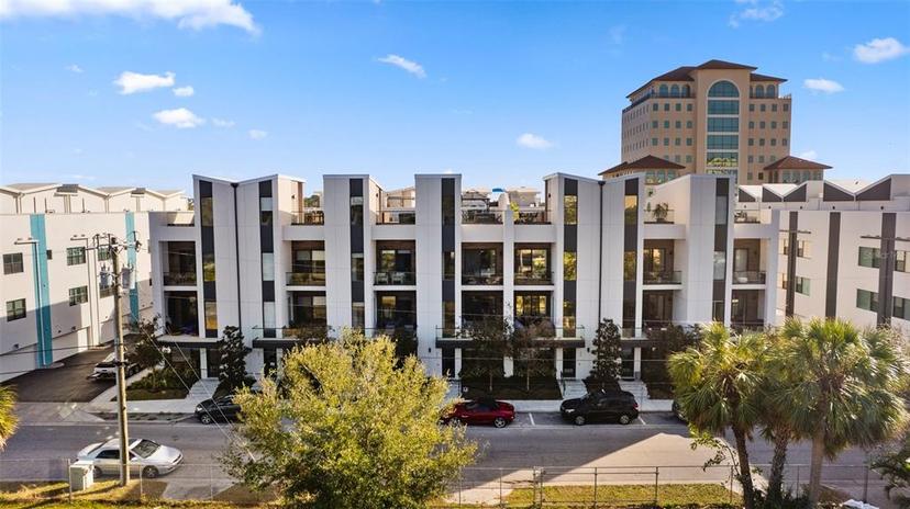 Picture of 52 Audubon Place Unit 52, Sarasota FL 34237