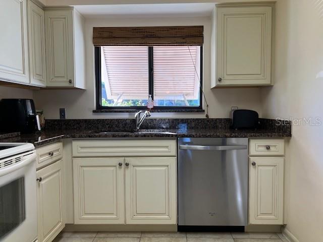 Picture of 5171 Willow Links Unit 23, Sarasota FL 34235