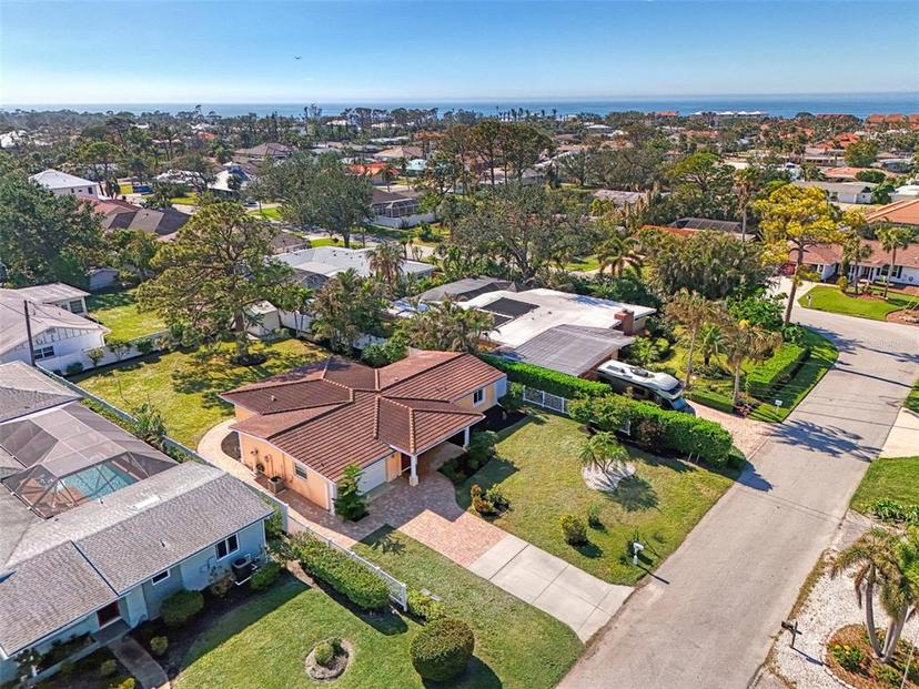 Picture of 225 Firenze Avenue W, Venice FL 34285