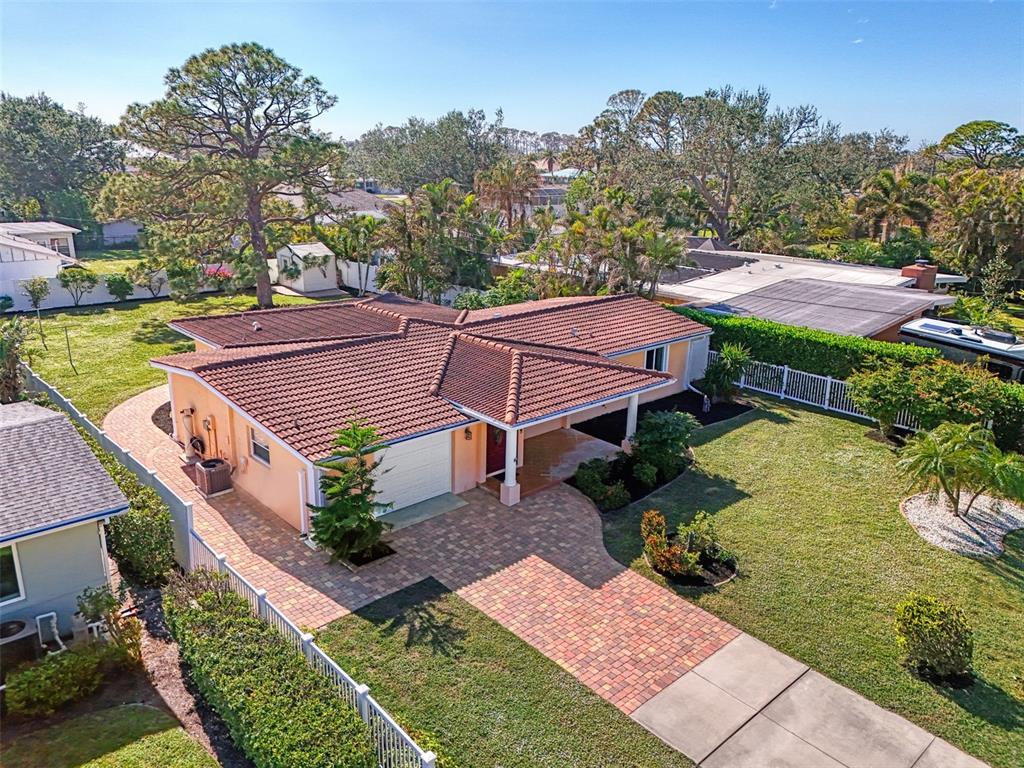 Picture of 225 Firenze Avenue W, Venice, FL 34285