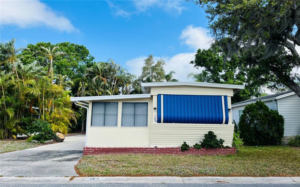 Picture of 103 Oakwood Boulevard, Sarasota, FL 34237