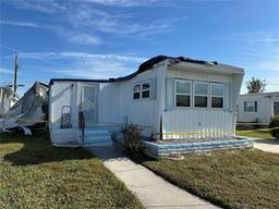 Picture of 231 Inner Drive E, Venice, FL 34285