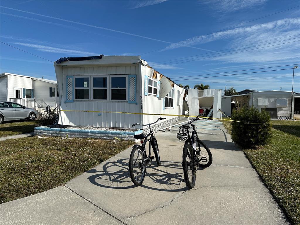 Picture of 231 Inner Drive E, Venice, FL 34285