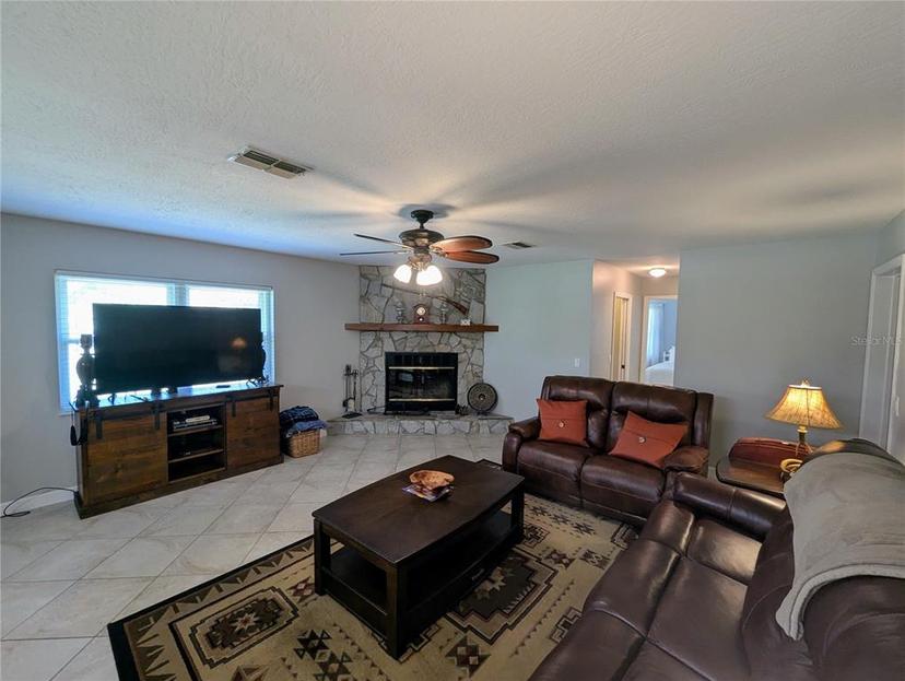 Picture of 4702 Highway 40 W, Yankeetown FL 34498