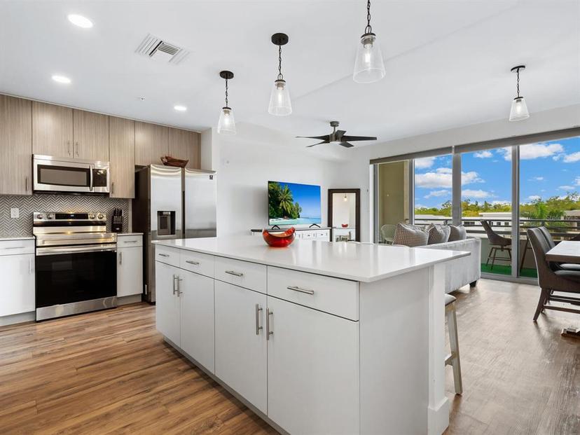 Picture of 1709 N Tamiami Trail Unit A421, Sarasota FL 34234