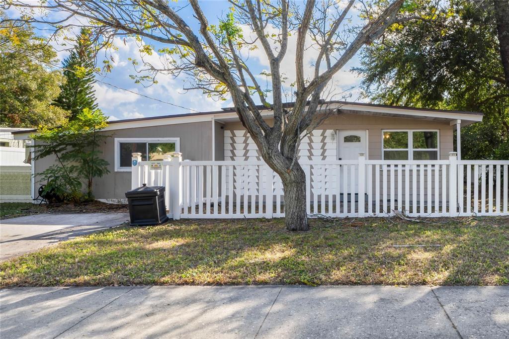 Picture of 4016 W Mango Avenue, Tampa, FL 33616