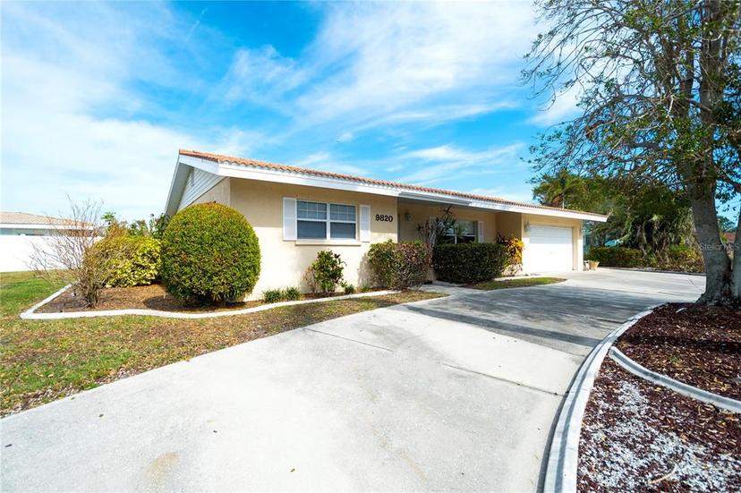 Picture of 9820 Royal Palm Drive, Bradenton FL 34210