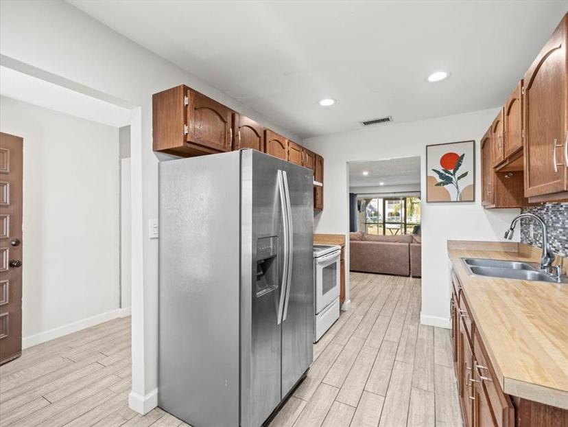 Picture of 8755 Bardmoor Boulevard Unit 105, Seminole FL 33777