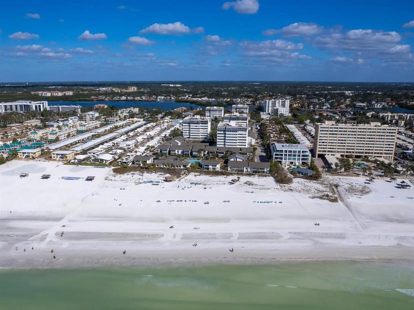 Picture of 1080 W Peppertree Lane Unit 506A, Sarasota FL 34242