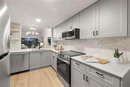 Picture of 6211 Timber Lake Drive Unit B8, Sarasota, FL 34243