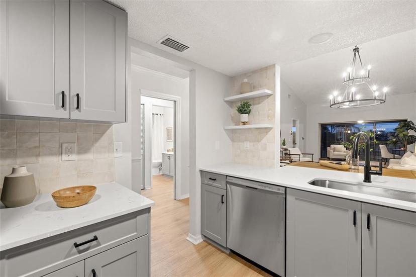Picture of 6211 Timber Lake Drive Unit B8, Sarasota FL 34243