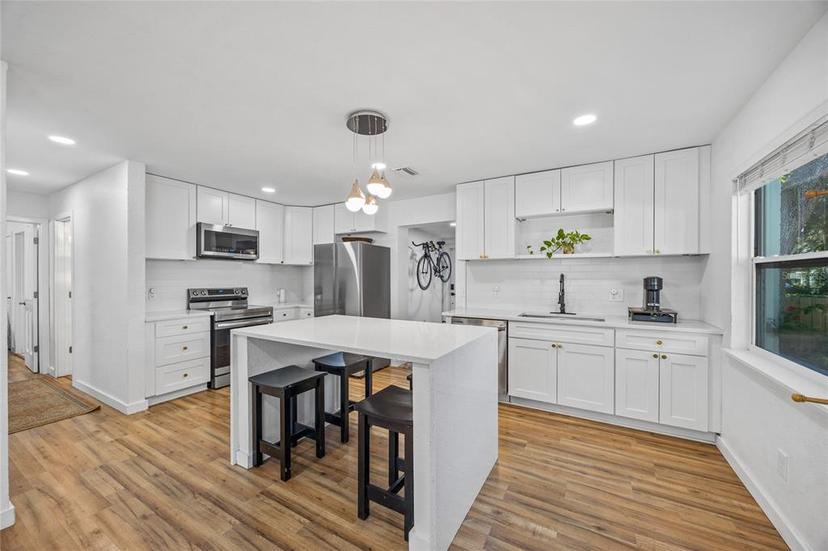 Picture of 1558 13Th Street S, St Petersburg FL 33705