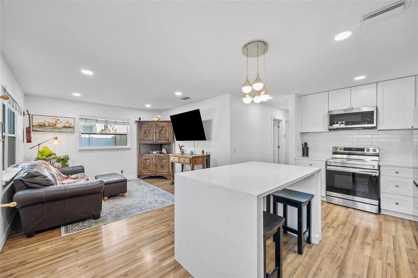 Picture of 1558 13Th Street S, St Petersburg FL 33705