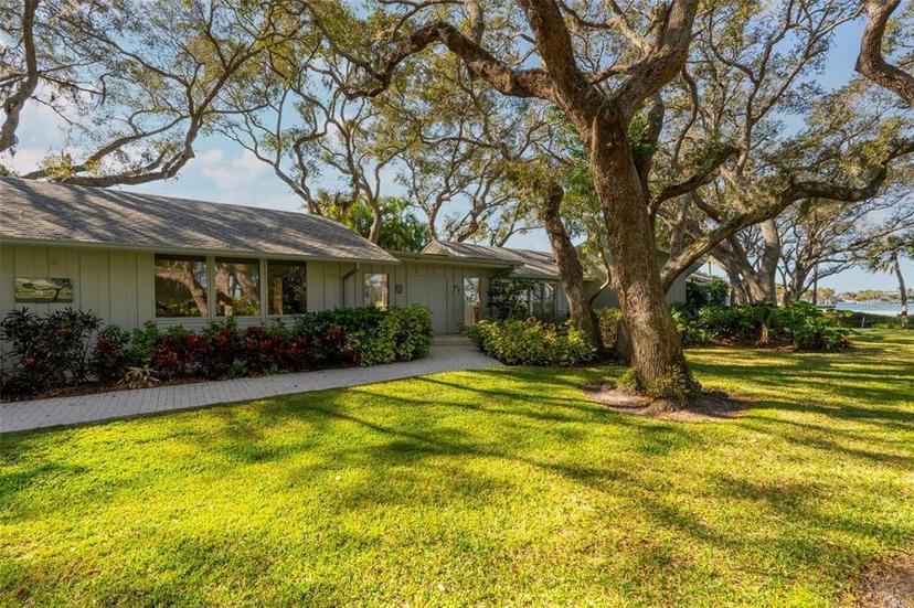 Picture of 3350 Old Oak Drive, Sarasota FL 34239
