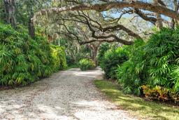 Picture of 3350 Old Oak Drive, Sarasota, FL 34239