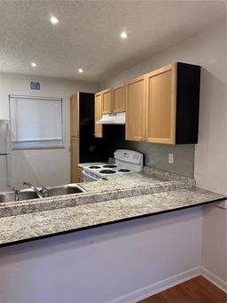Picture of 39132 County Road 54 Unit 2070, Zephyrhills, FL 33542